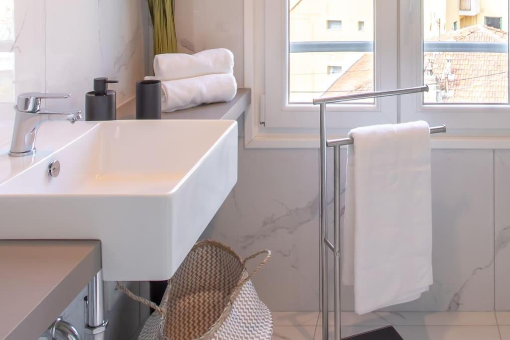 וילפראנש-סור-מר #24 Marie-Claire Suite Sea View/Balcony/Ac/5Min Port מראה חיצוני תמונה